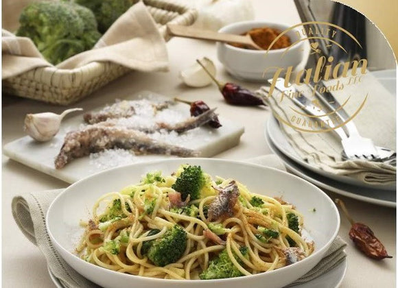 Spaghetti with Broccoli sauce and anchovy with lemon flavor