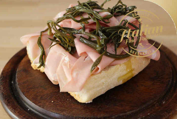 Toasted bread with bologna and sea fennel